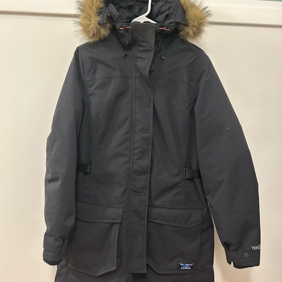 L.L. Bean Maine Mountain Parka - Picture 2 of 9